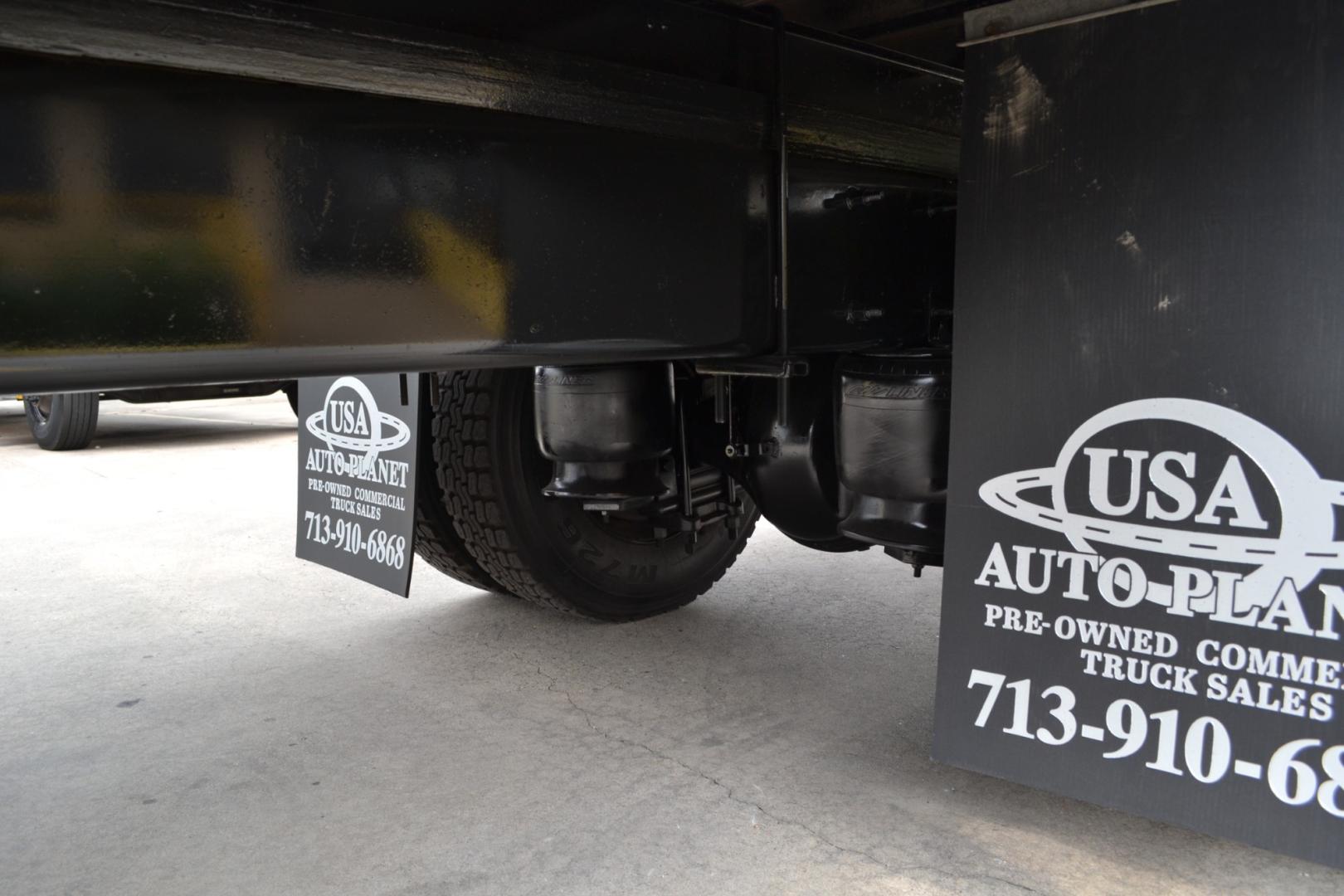 2019 WHITE /BLACK FREIGHTLINER M2-106 with an CUMMINS B6.7L 240HP engine, ALLISON 2500RDS AUTOMATIC transmission, located at 9172 North Fwy, Houston, TX, 77037, (713) 910-6868, 29.887470, -95.411903 - Photo#8